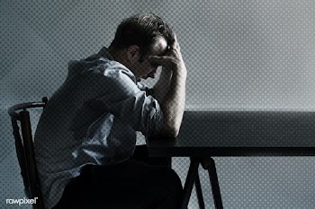 Man losing his job due to COVID-19 financial impact | Free  photo - 2303835