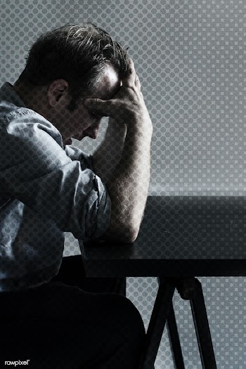 Man losing his jobs due to COVID-19 financial impact | Free  photo - 2302946