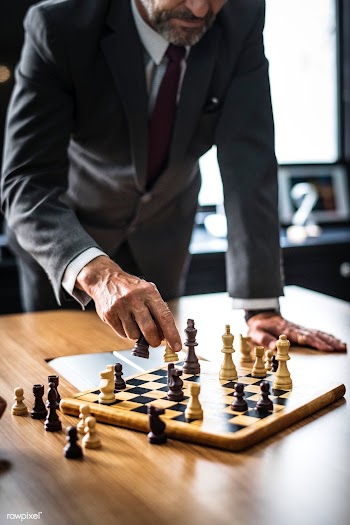 Man making his next move | Free stock photo - 413085