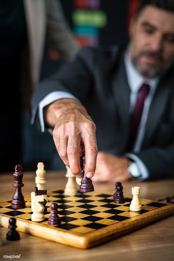 Man making his next move | Free stock photo - 413350