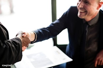 Man making his next move | Free stock photo - 413366