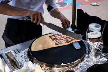 Man making pancakes on the street 