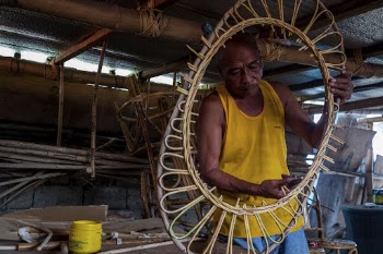 Man making rattan furniture, Puerto | Free Photo - rawpixel