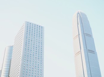 man's eye view of buildings