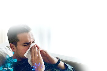 Man sneezing and showing coronavirus symptoms | Free  photo - 2303555