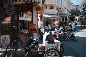 man standing behind the trile