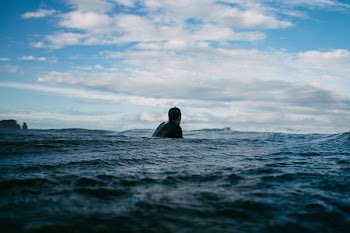 man swimming during day time