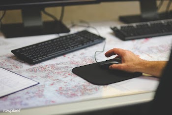 Man using a computer mouse. Visit Kaboompics .. | Free stock photo - 436246
