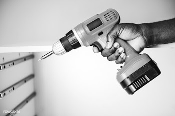 Man using an electronic drill | Free stock photo - 427372