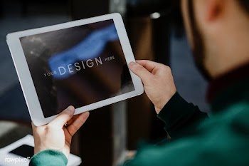 Man using digital tablet | Free stock psd mockup - 1205290