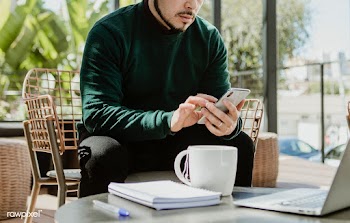 Man using mobile phone | Free stock photo - 1205211
