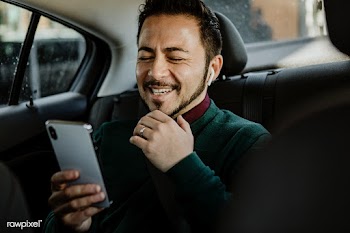 Man using mobile phone | Free stock photo - 1205272