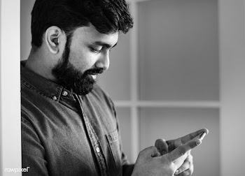Man using mobile phone | Free stock photo - 392946