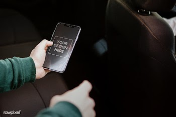 Man using mobile phone | Free stock psd mockup - 1205275