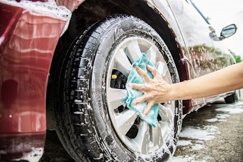 Man wash car using shampoo