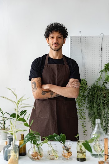 Man water propagating his houseplants | Free stock photo | High Resolution image