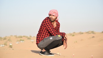 Man Wearing Black and Red Checkered Dress Shirt