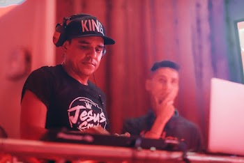 Man Wearing Black Fitted Cap