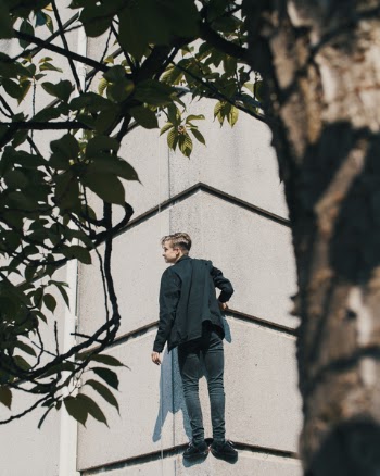 Man Wearing Black Long-sleeved Shirt