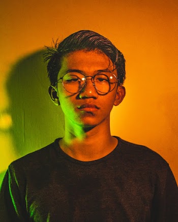 Man Wearing Black Shirt and Eyeglasses