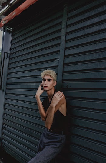 Man Wearing Black Sleeveless Shirt
