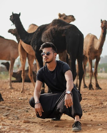 Man Wearing Black T-shirt