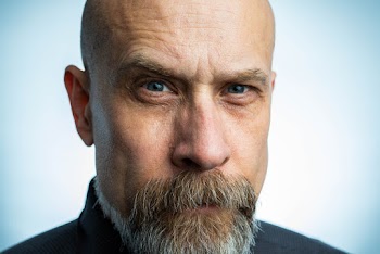 Man Wearing Black Turtleneck Shirt