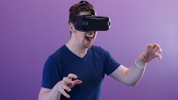 Man Wearing Black Virtual Reality Goggles