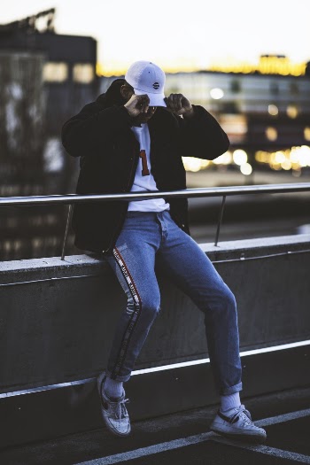 Man Wearing Blue Jeans