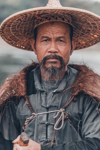 man wearing brown hat