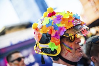 Man wearing colorful helmet in pride | Free Photo - rawpixel