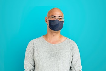 Man wearing face mask to prevent Covid 19