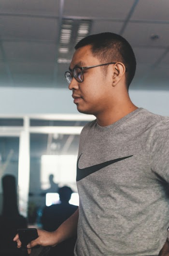 Man Wearing Gray and Black Nike Crew-neck Shirt