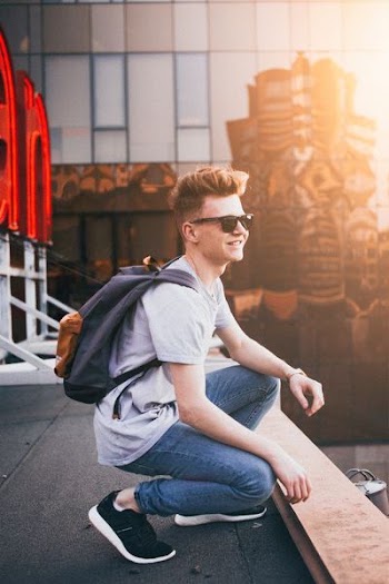 man wearing gray crew-neck shirt