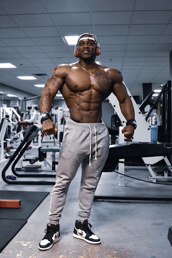Man Wearing Gray Drawstring Pants