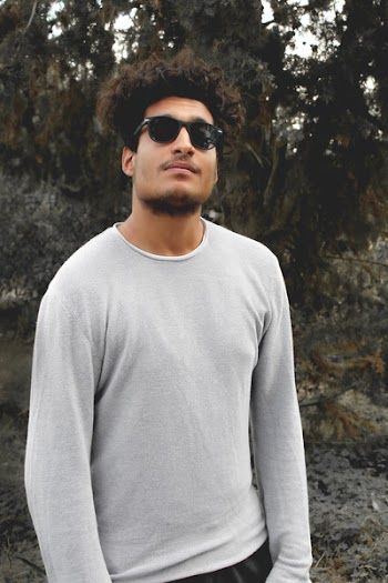 Man Wearing Gray Long-sleeved Shirt