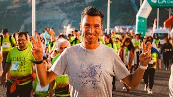 Man Wearing Gray Shirt at the Fun Run Event