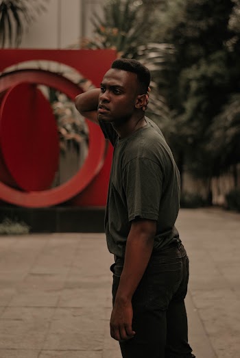 Man Wearing Gray T-Shirt and Black Pants