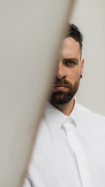 Man Wearing White Button-up Shirt