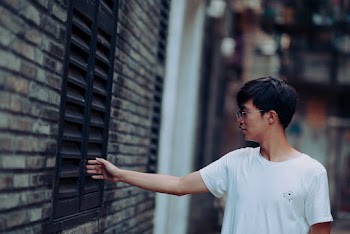 Man Wearing White Shirt