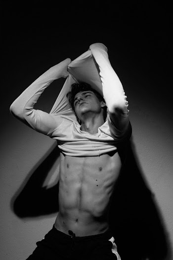 Man Wearing White Sjhirt