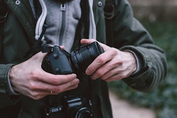 Man with two cameras over his neck 2