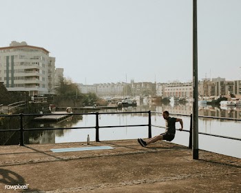 Man working out by the canal in a quiet Bristol due to the covid-19 pa.. | Free  photo - 2332469