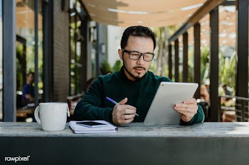 Man working using digital tablet | Free stock photo - 1205222