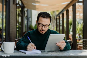 Man working using digital tablet | Free stock photo - 1205233