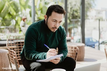 Man writing notes | Free stock photo - 1205219
