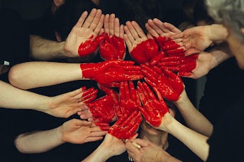 Many people's hands are painted | Free Photo - rawpixel