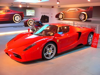 Maranello_Ferrari_Enzo.jpg