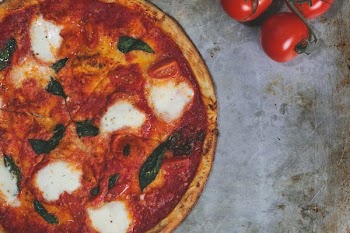Margarita Pizza And Fresh Tomatos
