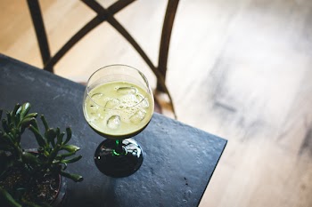 Matcha cocktail in a café 